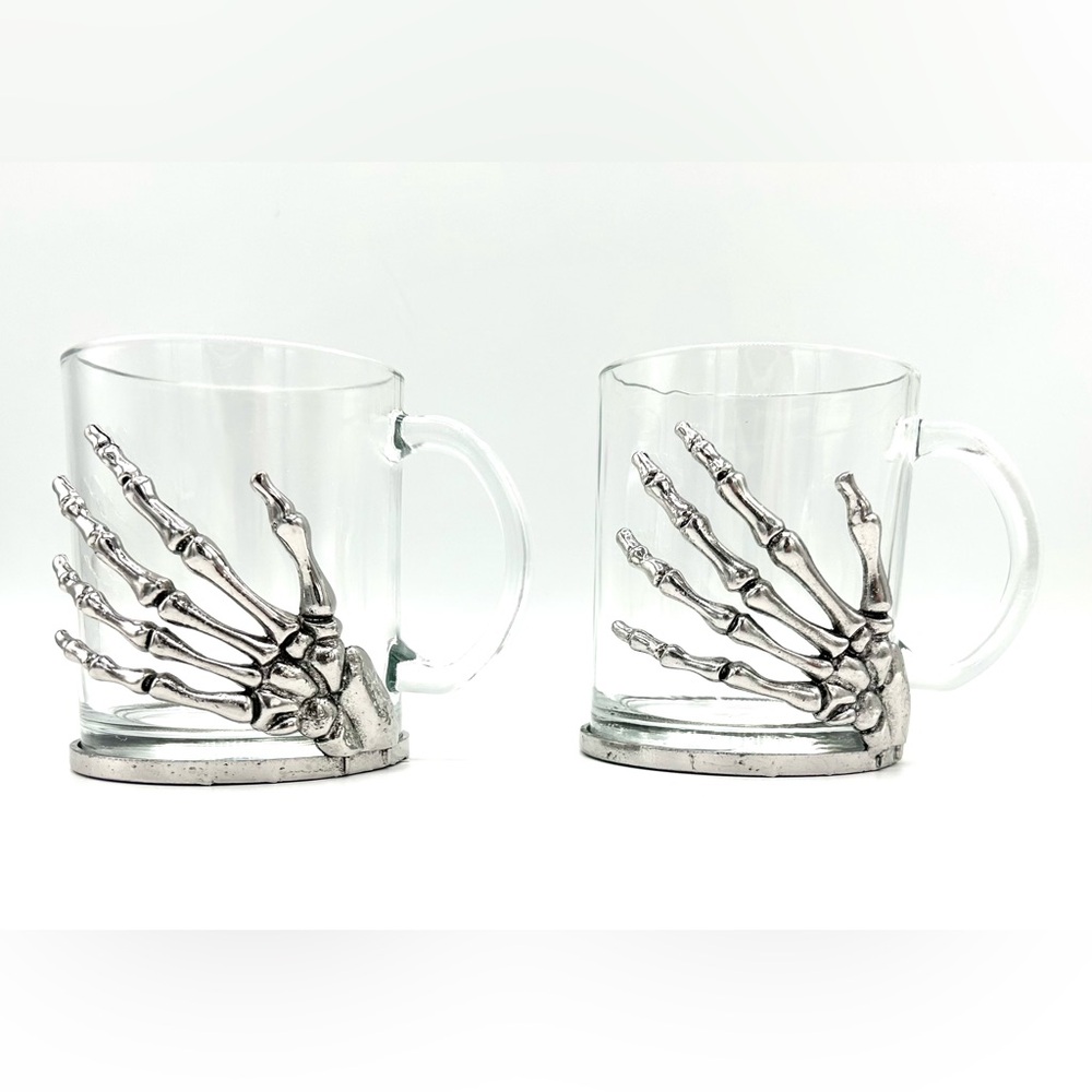 NWT SET OF 2 SILVER METAL SKELETON HAND GLASS MUGS HALLOWEEEN GOTHIC UNDEAD
